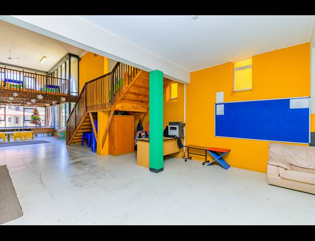 266M² BUSINESS FOR SALE IN MONTCLAIR